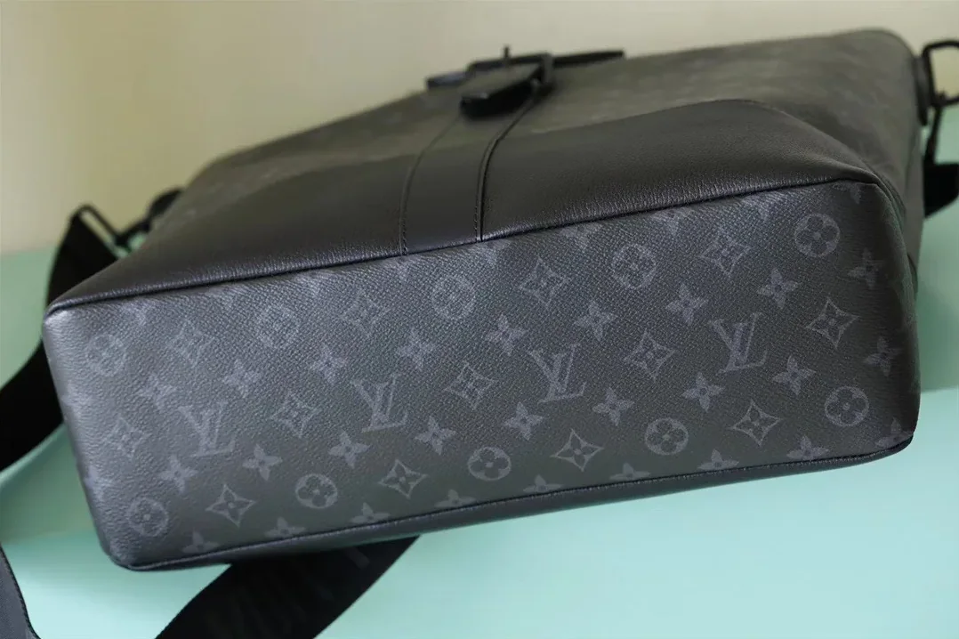 Saumur Tote Monogram Eclipse Black /