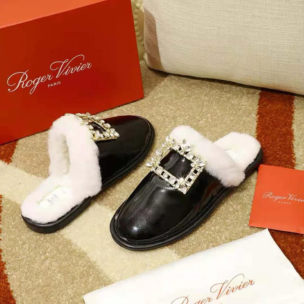 Roger Vivier Hotel Vivier Broche Vivier Buckle Mules in Patent Leather for Women