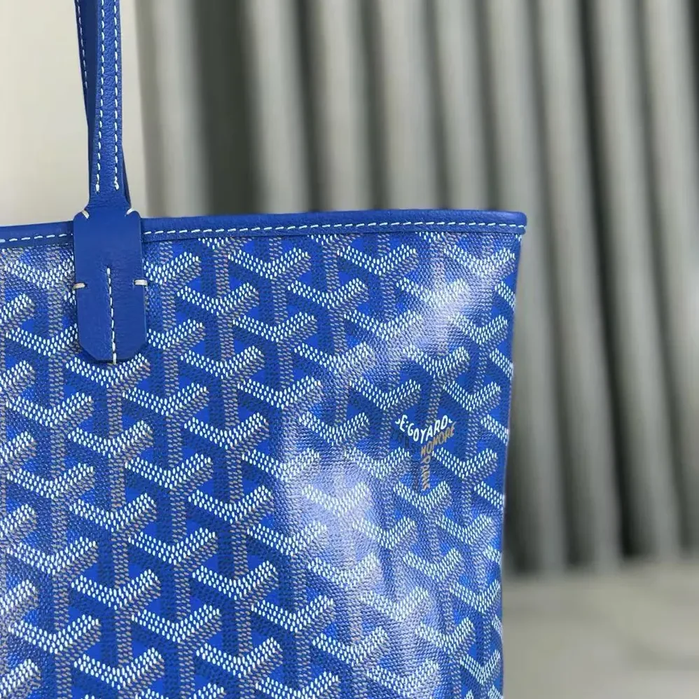 Goyard Sac Artois MM in Goyardine Canvas & Chevroches Calfskin for Women in Blue Goyard Sac Artois MM in Goyardine Canvas & Chevroches Calfskin for Women in Blue