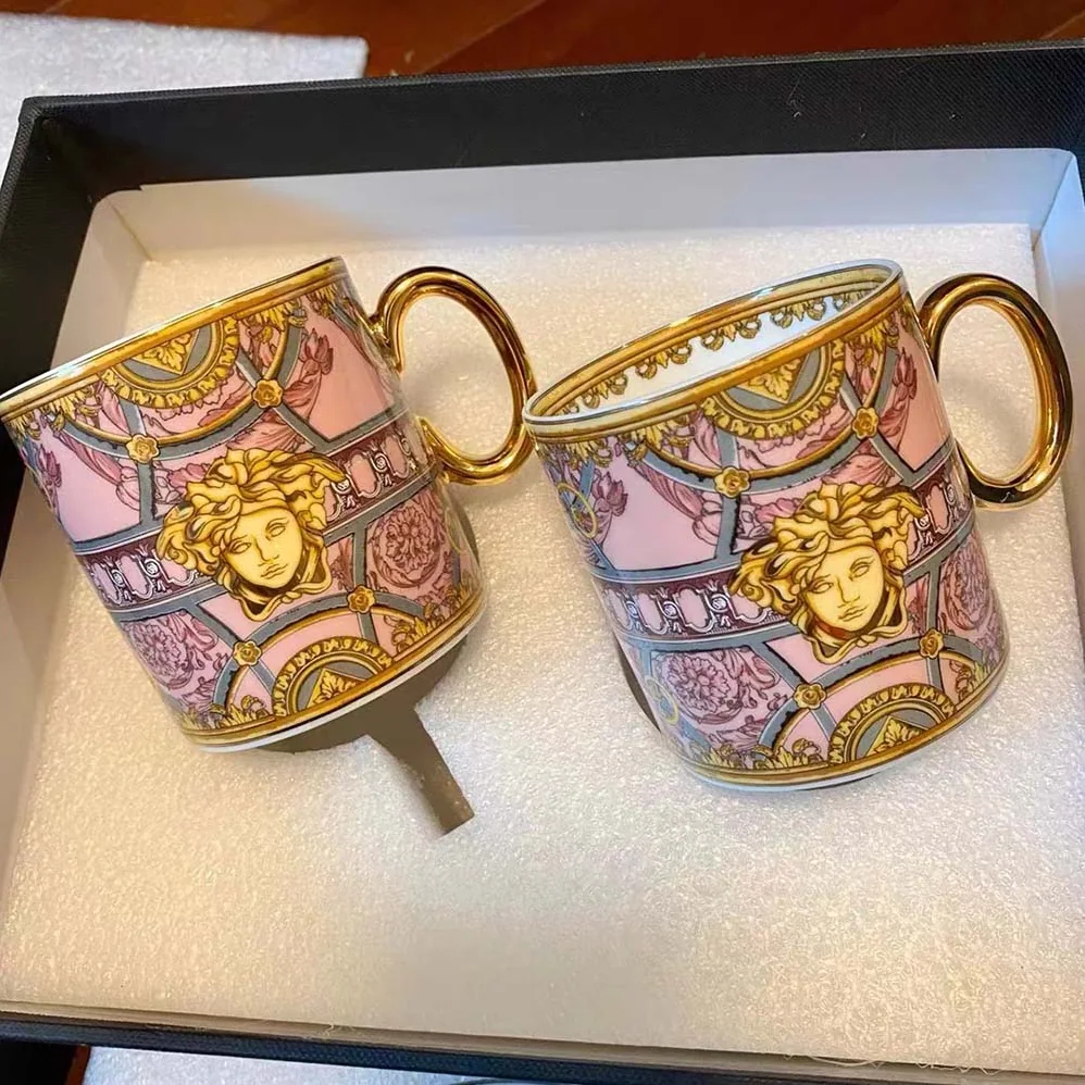 Versace Scala Del Palazzo Verde Mug for Unisex in Pink Versace Scala Del Palazzo Verde Mug for Unisex in Pink