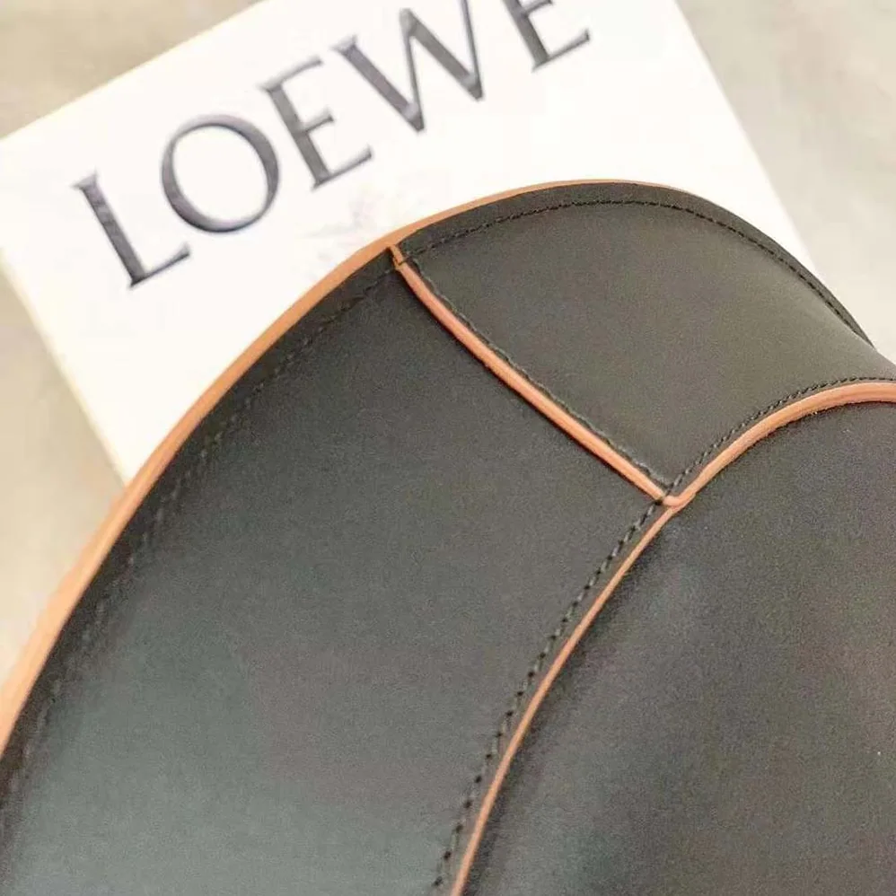 Loewe Horseshoe Bag in Nappa Calfskin for Women in Black Loewe Horseshoe Bag in Nappa Calfskin for Women in Black