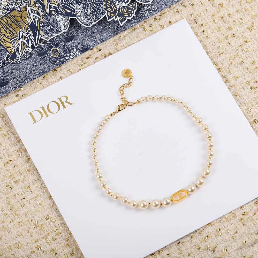Dior 30 Montaigne Choker Gold-Finish Metal and White Resin Pearls for Women Dior 30 Montaigne Choker Gold-Finish Metal and White Resin Pearls for Women