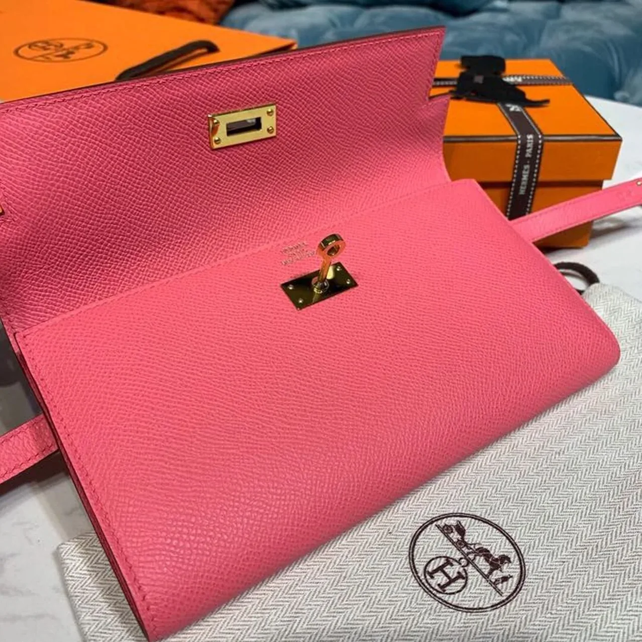 Hermes Kelly Wallet To Go Woc Pink With Gold Toned Hardware Bag / Hermes Kelly Wallet To Go Woc Pink With Gold Toned Hardware Bag /