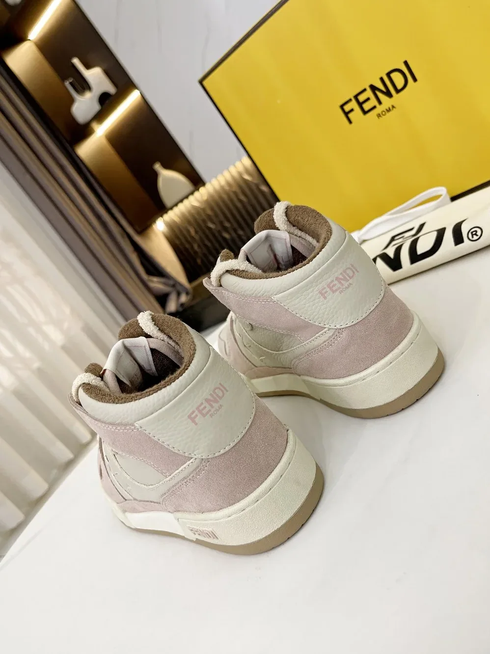 Fendi Low Tops In Pink