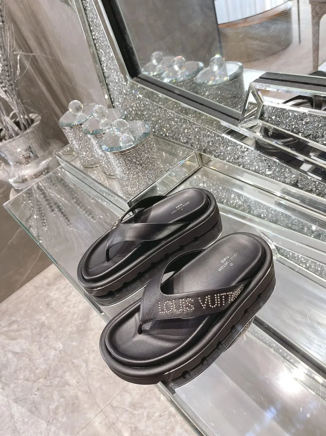 Louis Vuitton The Pool Pillow Flat Comfort Thong Black LV 1AABF9