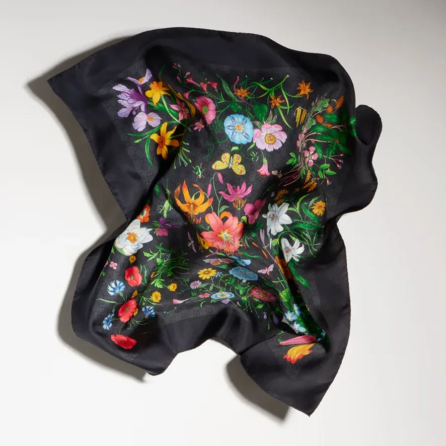 Gucci Printed GG Silk Twill Carre Scarf Black in Multicolor