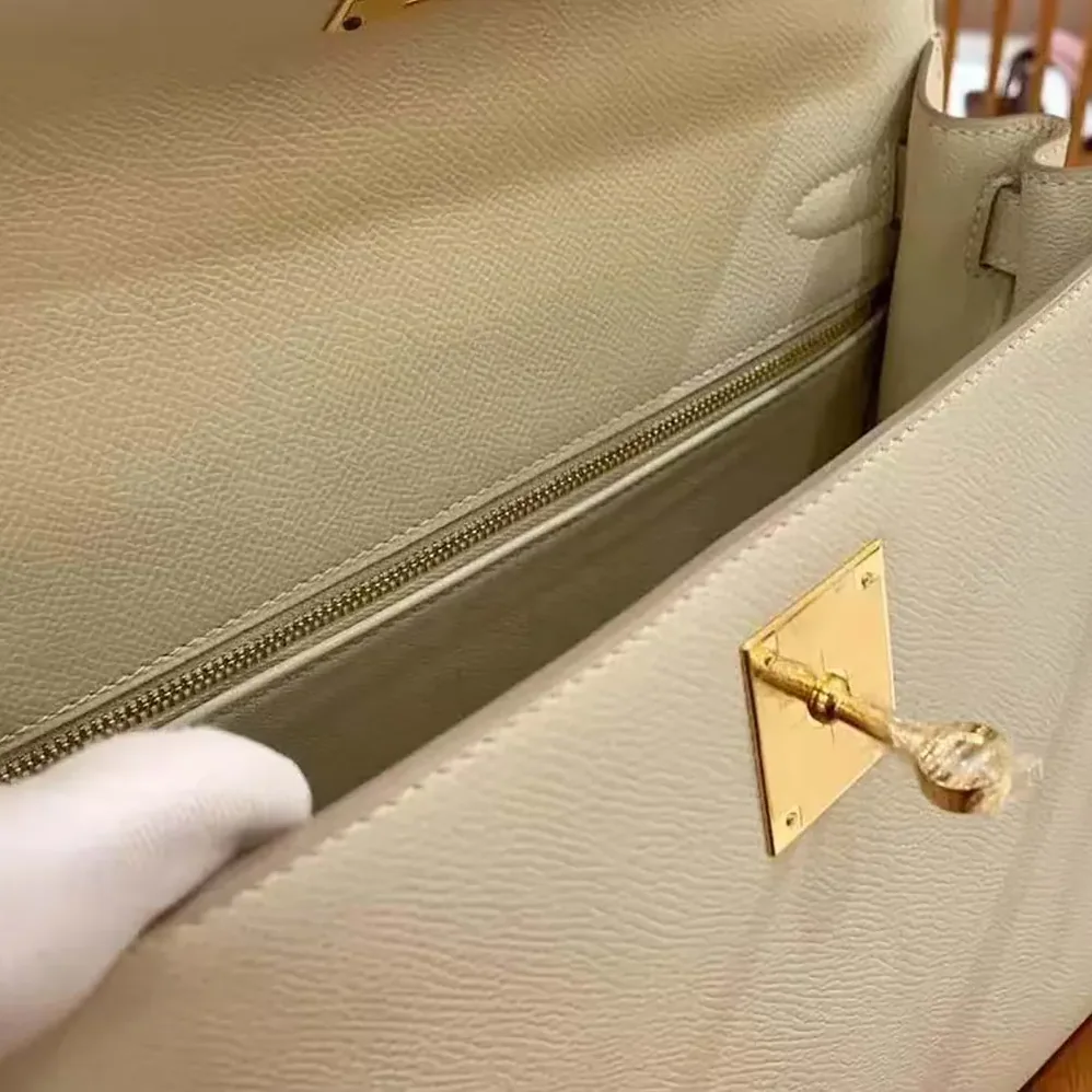 Hermes Kelly Bag 25 Epsom Leather for Women in White Hermes Kelly Bag 25 Epsom Leather for Women in White
