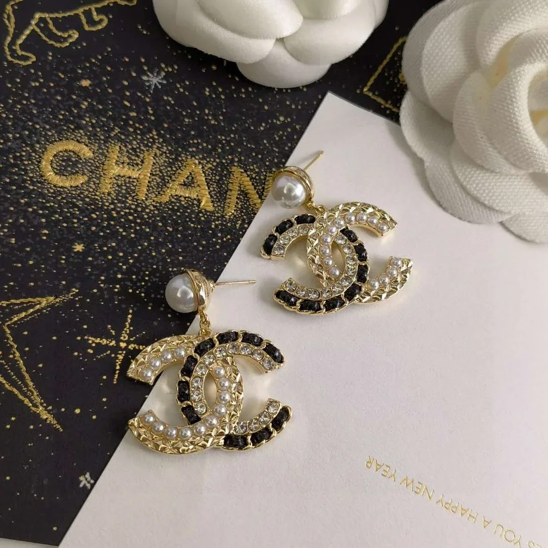 Chanel Pearl Stud Earrings White Chanel Pearl Stud Earrings White