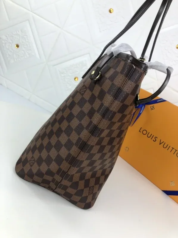 Louis Vuitton Neverfull MM Tote Bag in Brown Gold Hardware