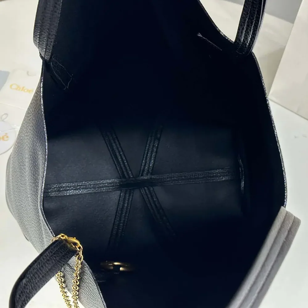 Chloe Large Chloé Spin Tote Bag in Grained Leather for Women in Black Chloe Large Chloé Spin Tote Bag in Grained Leather for Women in Black