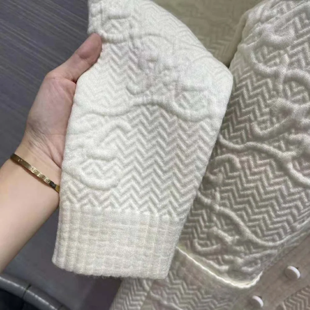Fendi Cardigan White Wool and Cashmere Cardigan for Women Fendi Cardigan White Wool and Cashmere Cardigan for Women