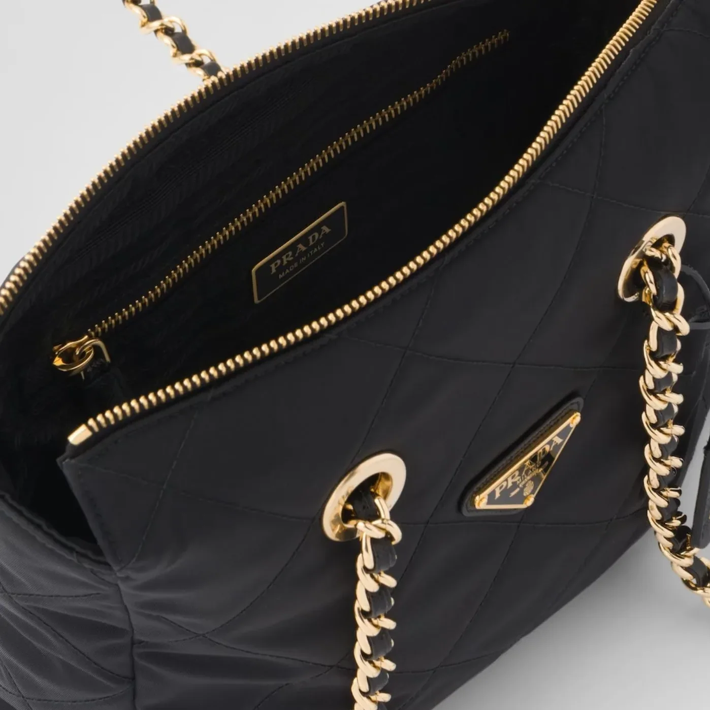 Prada Re- 1995 Chaîne Re-Nylon Tote Black Bag 1BG468_2AOS_F0002_V_COO- / 9.8 Inches