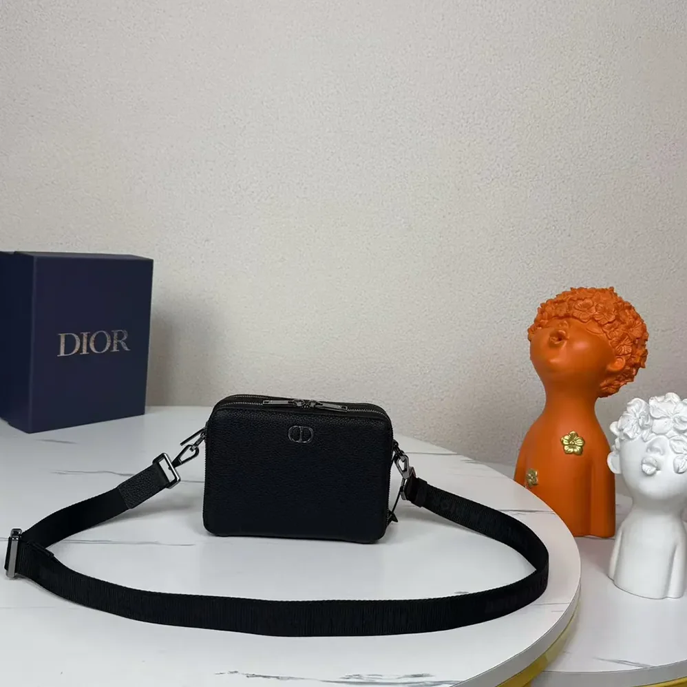 Dior CD Icon Zipped Pouch with Strap Black Grained Calfskin for Men