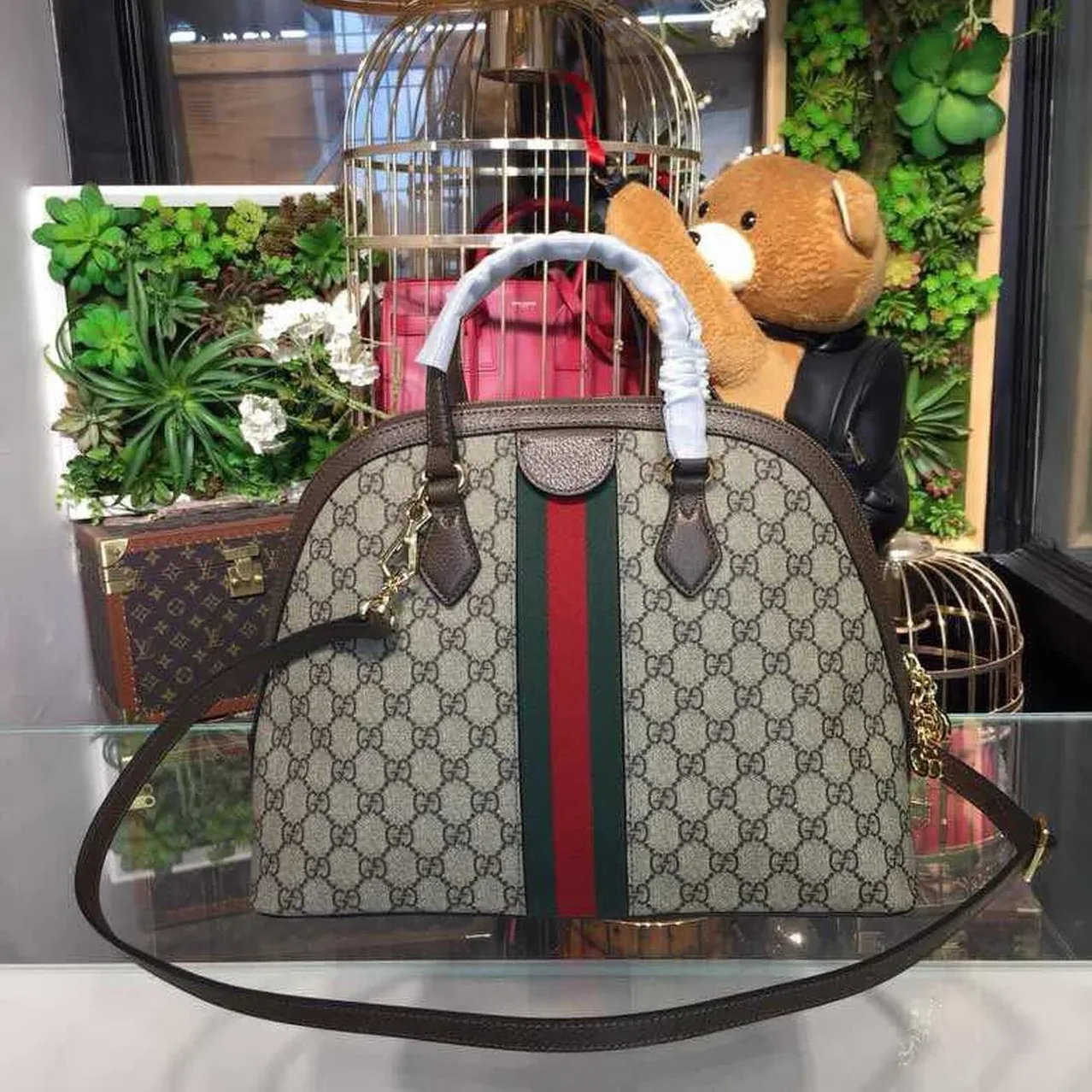 Gucci Ophidia Medium Shoulder Bag Beige in Ebony GG Supreme Canvas / Gucci Ophidia Medium Shoulder Bag Beige in Ebony GG Supreme Canvas /