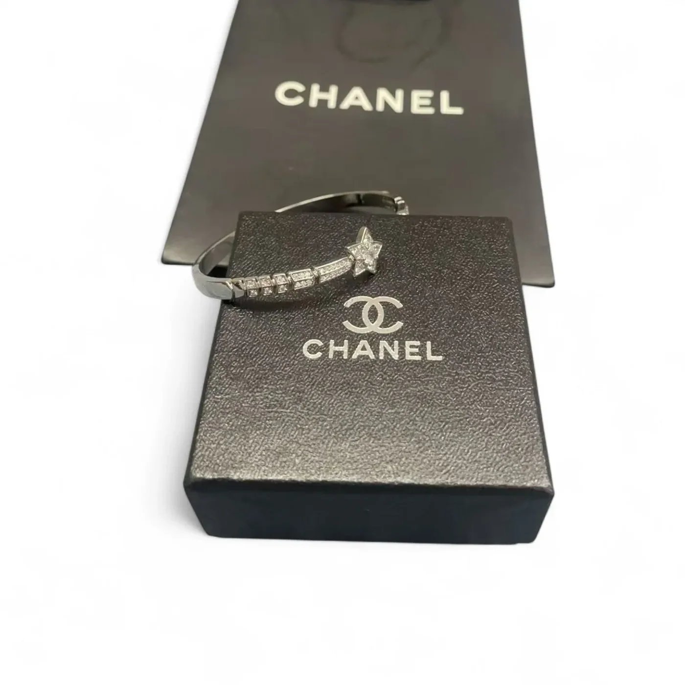 Comète Chevron Bracelet White Gold