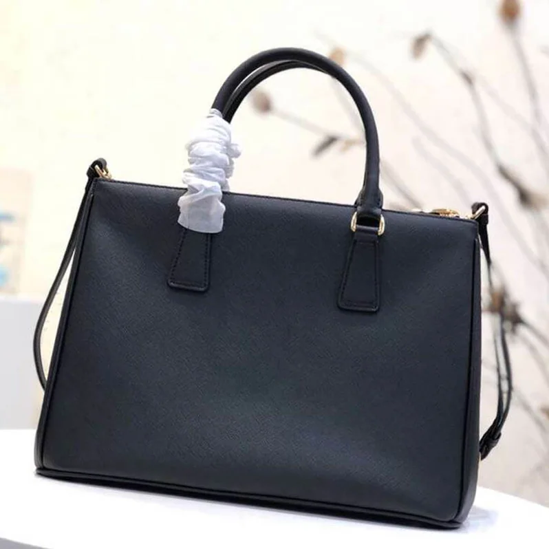 Prada Prada Galleria Bag in Saffiano Leather for Women in Black
