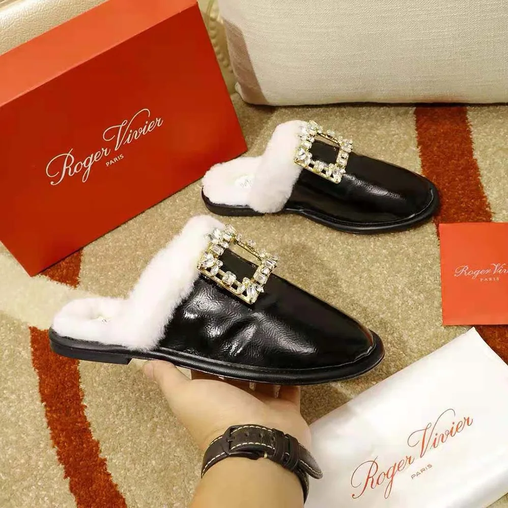 Roger Vivier Hotel Vivier Broche Vivier Buckle Mules in Patent Leather for Women