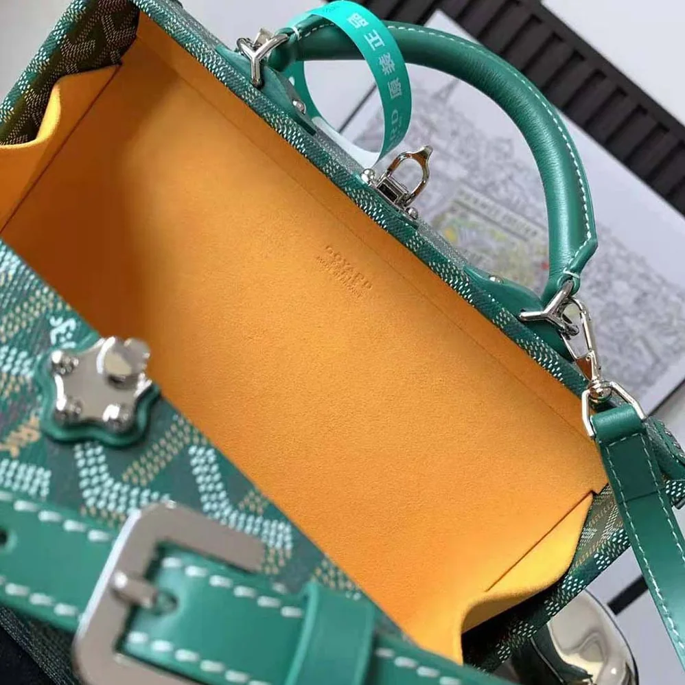 Goyard Sac Malle Grand Hôtel in Goyardine Canvas & Clamecy Calfskin for Women in Green Goyard Sac Malle Grand Hôtel in Goyardine Canvas & Clamecy Calfskin for Women in Green