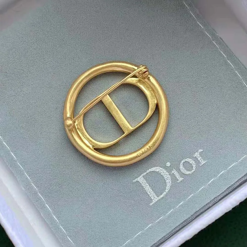 Dior 30 Montaigne Brooc Gold for Women in Finish Metal Dior 30 Montaigne Brooc Gold for Women in Finish Metal