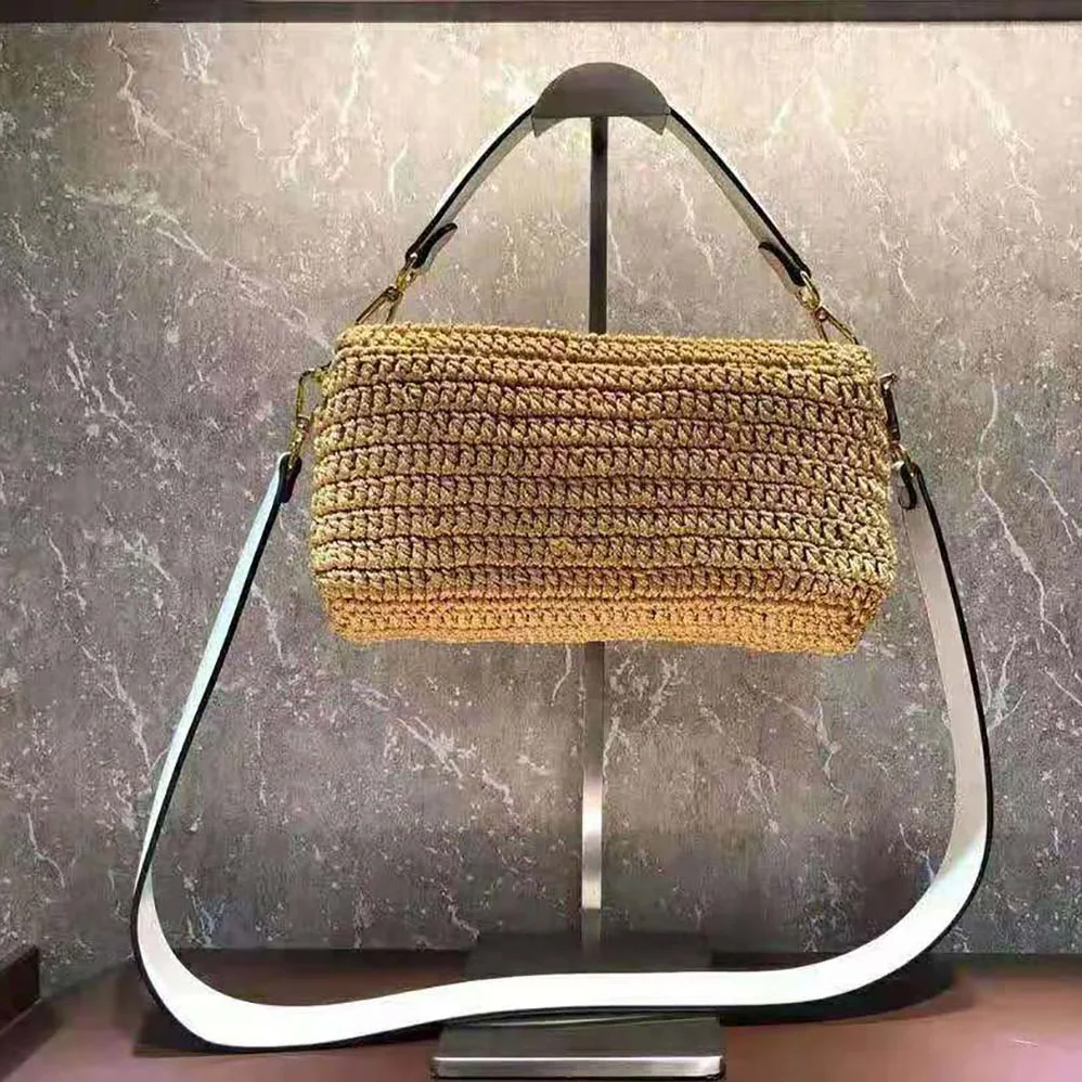Fendi Baguette Bag in Traditional Cotton Crochet Bag for Women in Orange Fendi Baguette Bag in Traditional Cotton Crochet Bag for Women in Orange