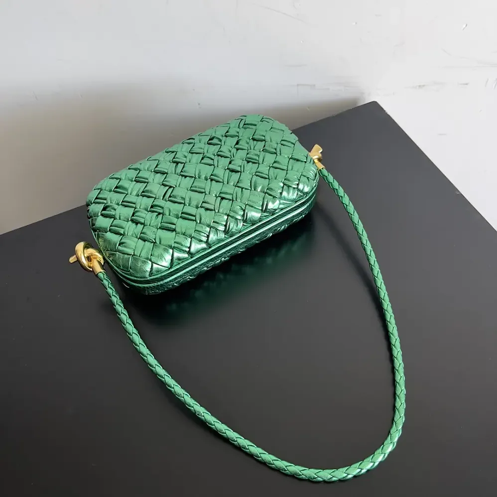 Bottega Veneta Knot Minaudiere On Strap for Women in Green Bottega Veneta Knot Minaudiere On Strap for Women in Green
