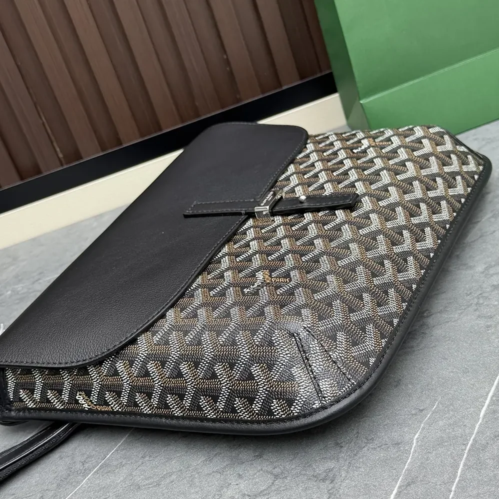 Goyard Coursier Messenger Bag for Unisex in Black