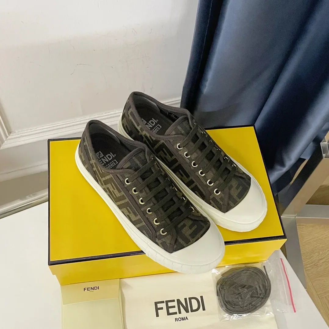 Fendi Domino White FF Fabric Low-Tops 8E8325AJZXF1GQF Fendi Domino White FF Fabric Low-Tops 8E8325AJZXF1GQF
