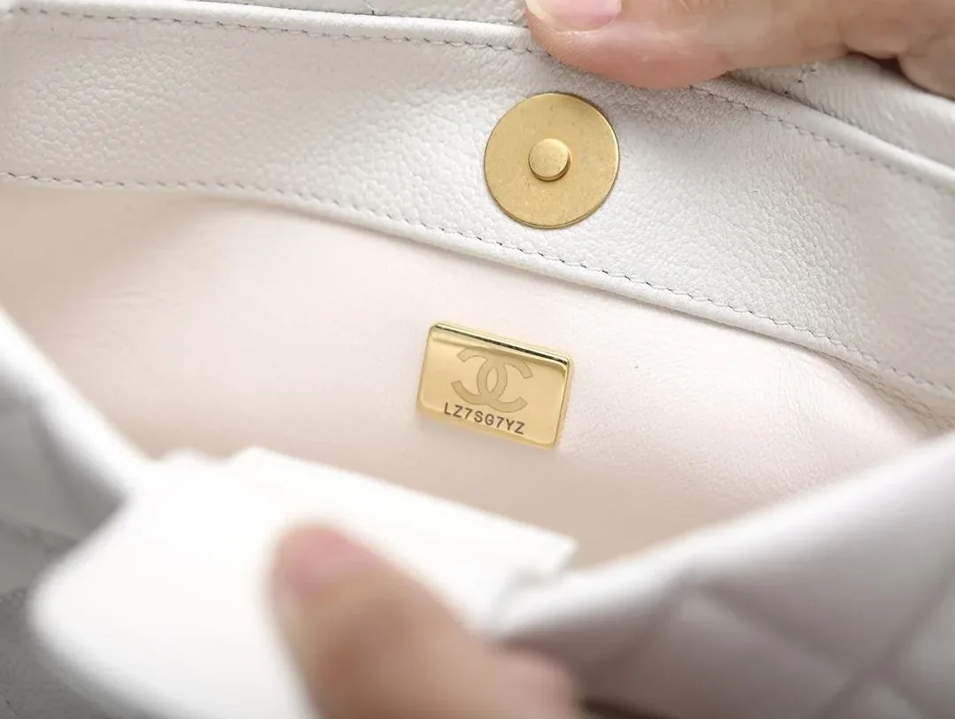 Chanel HoBo Heart Adjustment Buckle Crossbody Bag in White Gold Hardware Chanel HoBo Heart Adjustment Buckle Crossbody Bag in White Gold Hardware