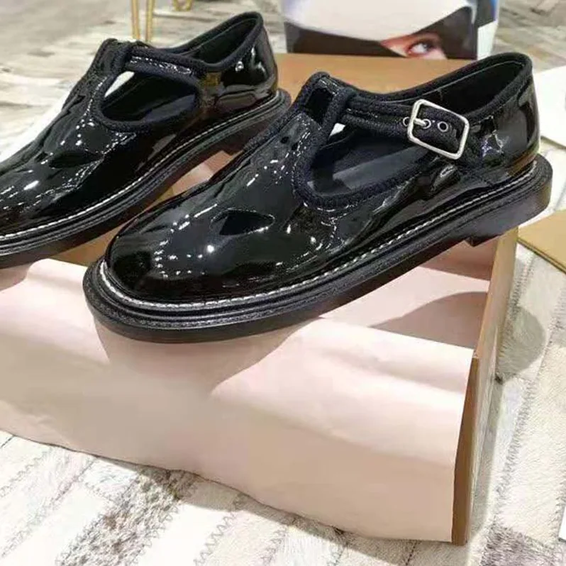 Burberry T-Bar Shoes Upgraded High-Gloss Patent Leather for Women in Black Burberry T-Bar Shoes Upgraded High-Gloss Patent Leather for Women in Black