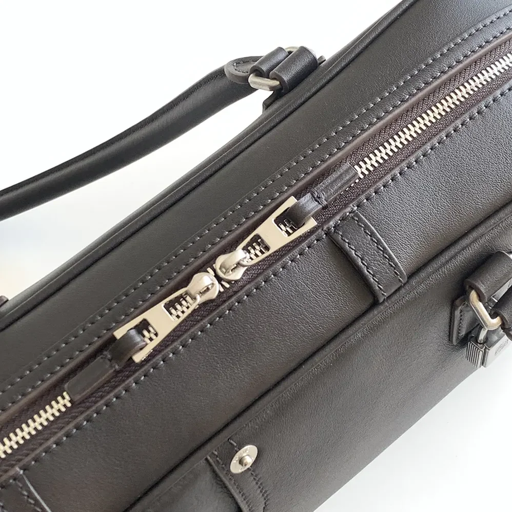 Loewe Panta Amazona 31 Cropped Bag in Shiny Calfskin for Unisex Loewe Panta Amazona 31 Cropped Bag in Shiny Calfskin for Unisex