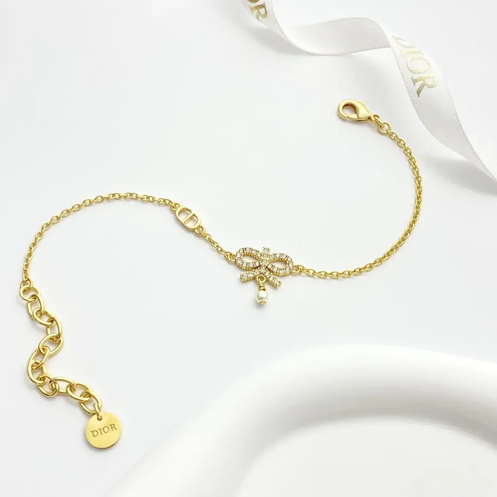 Dior Le Nœud de Dior Necklace Gold-Finish Metal with White Resin Pearl and Silver for Women in Tone Crystals Dior Le Nœud de Dior Necklace Gold-Finish Metal with White Resin Pearl and Silver for Women in Tone Crystals