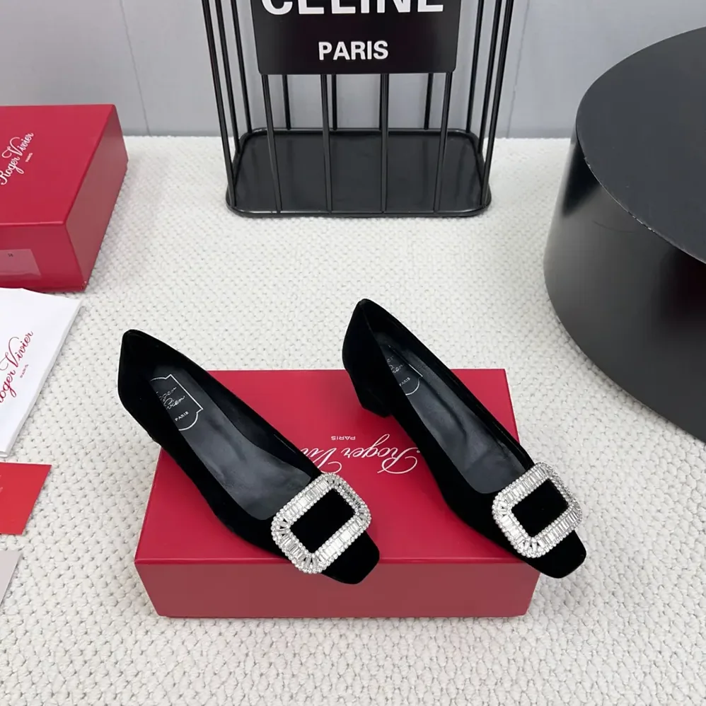 Roger Vivier Belle Vivier Pumps in Satin for Women in Black