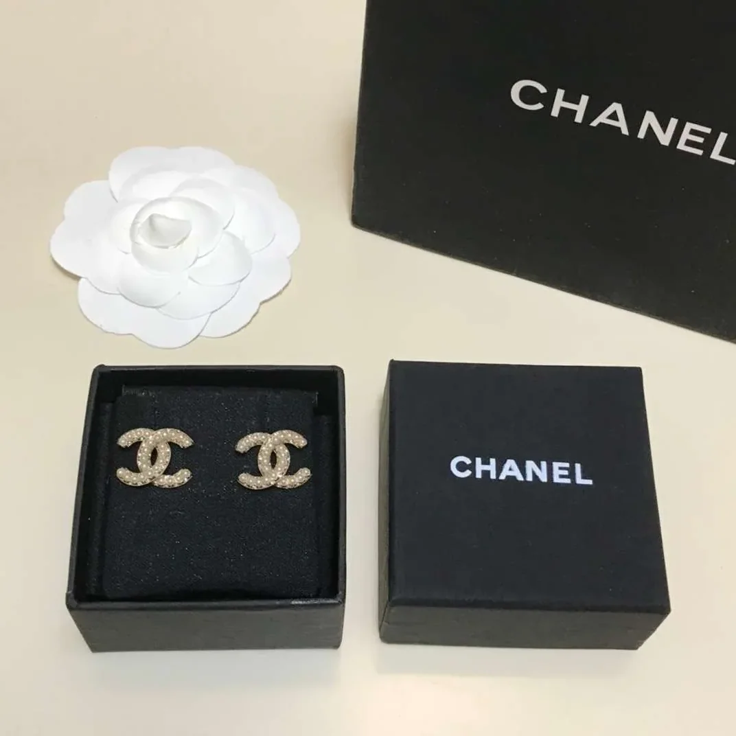 Chanel Pearl Earrings Gold Chanel Pearl Earrings Gold