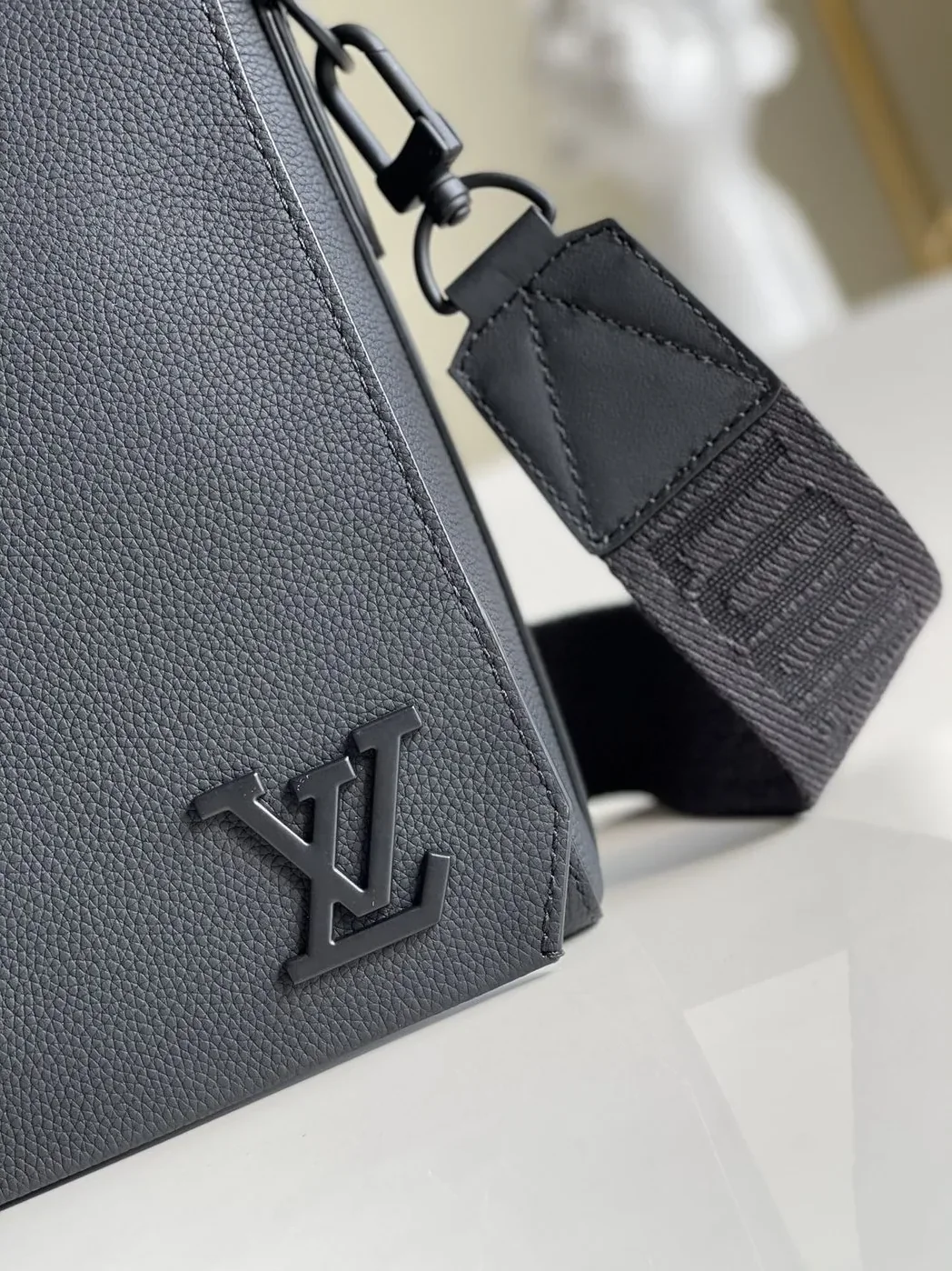 Louis Vuitton Messenger Grain Black Louis Vuitton Messenger Grain Black