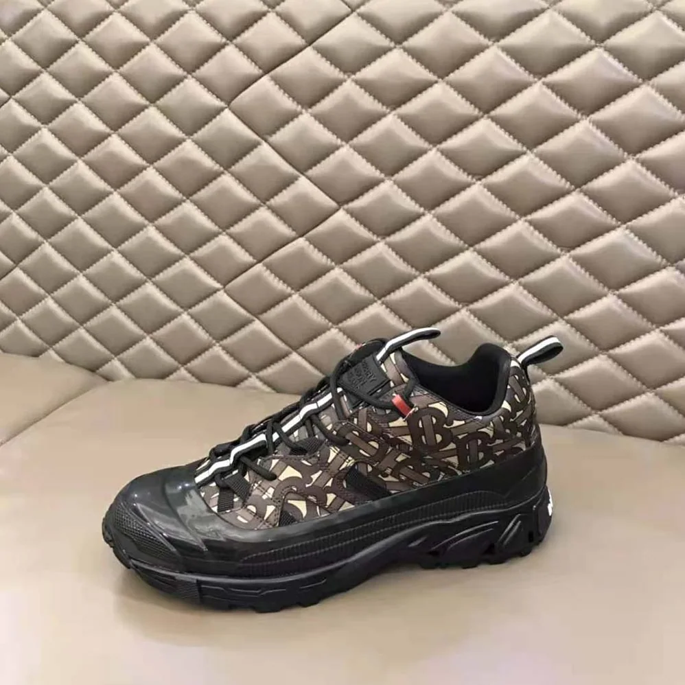 Burberry Monogram Print E-canvas Arthur Sneakers for Women in Brown Burberry Monogram Print E-canvas Arthur Sneakers for Women in Brown