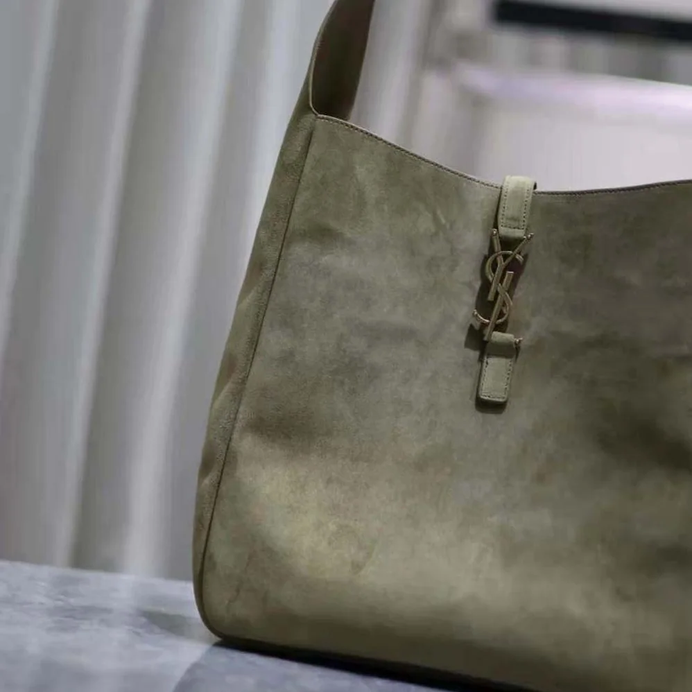 Saint Laurent YSL Le 5 à 7 Supple Large in Suede for Women in Green Saint Laurent YSL Le 5 à 7 Supple Large in Suede for Women in Green