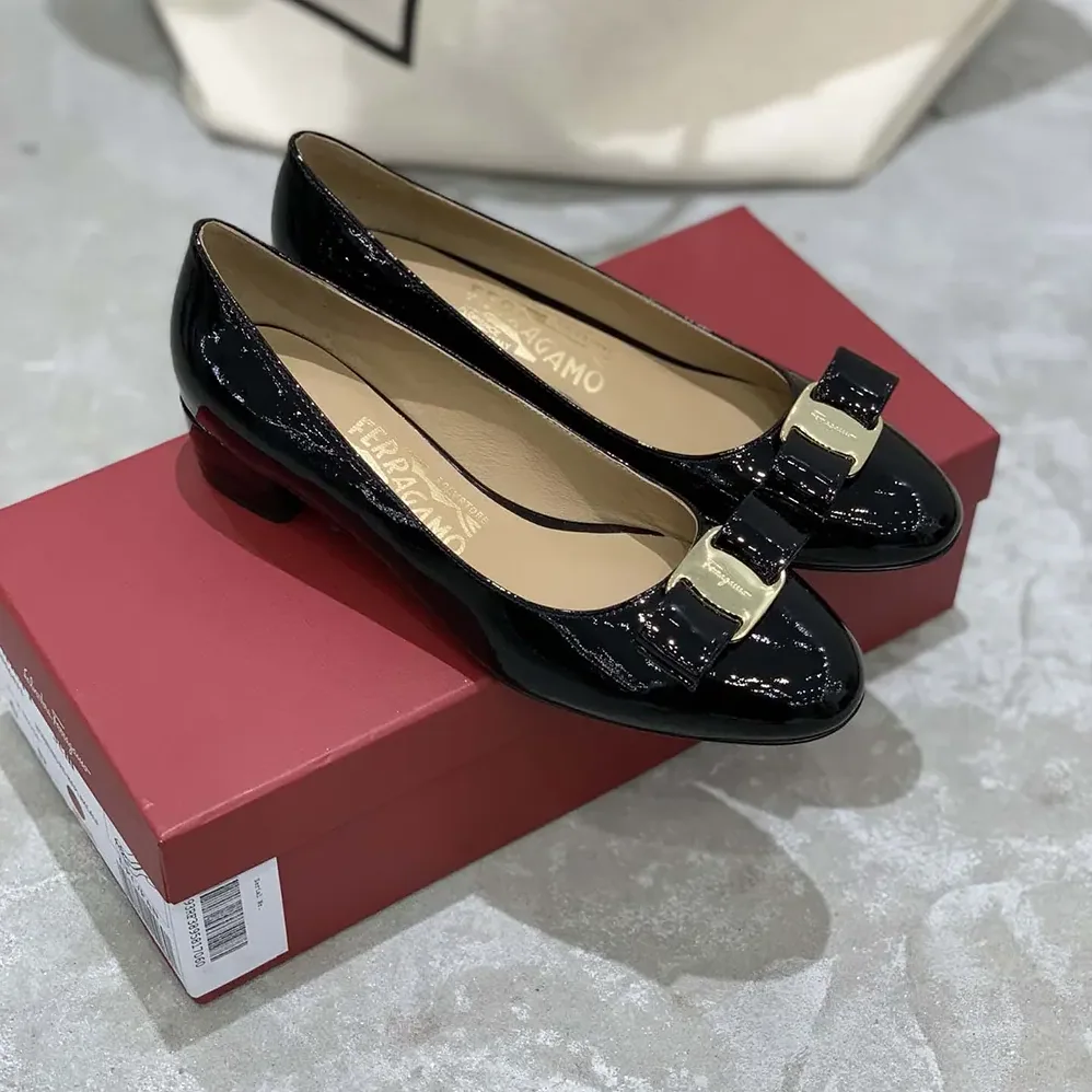 Salvatore Ferragamo Vara Pump for Women in Black Salvatore Ferragamo Vara Pump for Women in Black