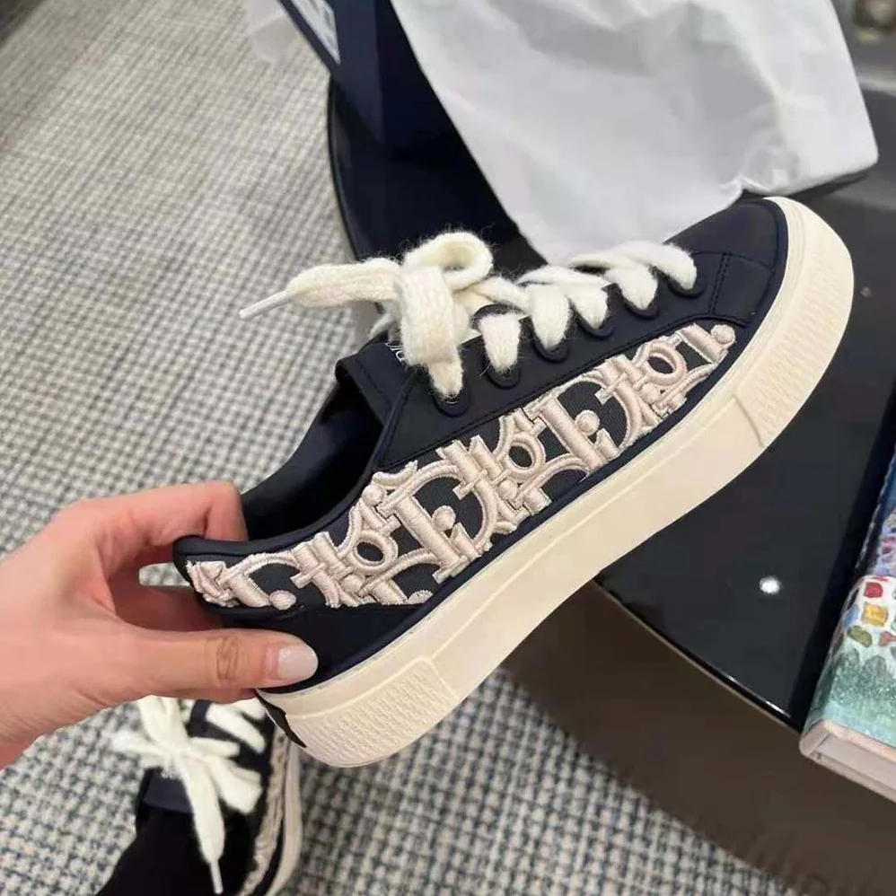 Dior B33 Sneaker – Limited and Numbered Edition Navy Blue Smooth Calfskin for Men Dior B33 Sneaker – Limited and Numbered Edition Navy Blue Smooth Calfskin for Men