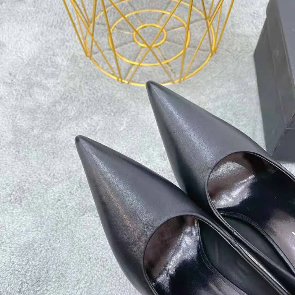 Versace Pin-Point Pumps in Calf leather for Women in Black