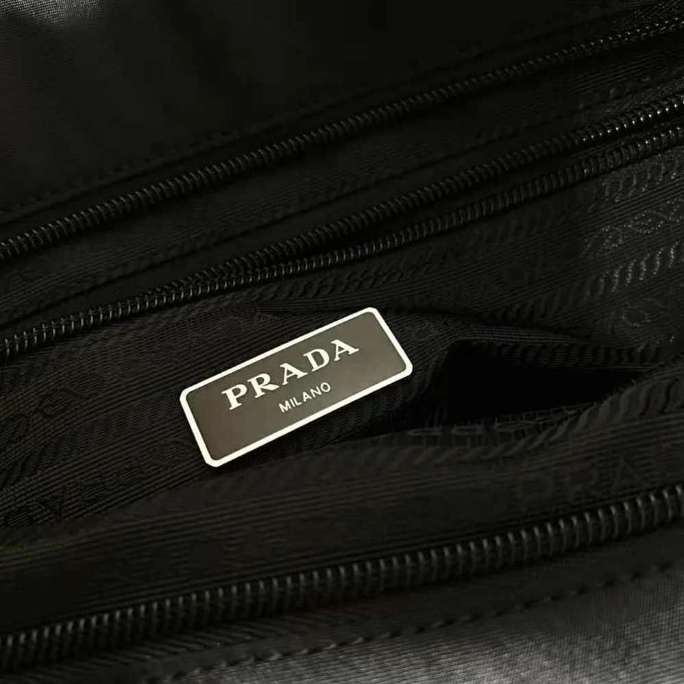 Prada Re-Nylon Tote Bag for Women in Black Prada Re-Nylon Tote Bag for Women in Black