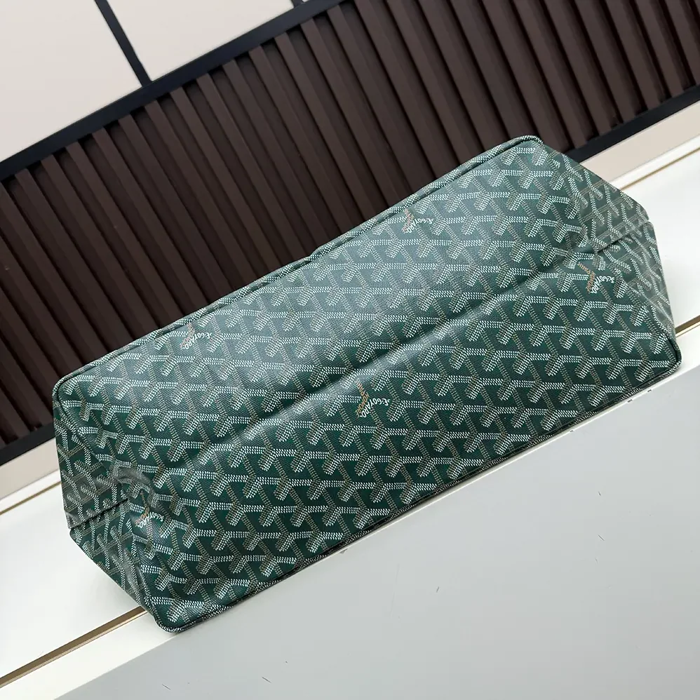 Goyard Saint Louis Gm Bag for Unisex in Green Goyard Saint Louis Gm Bag for Unisex in Green