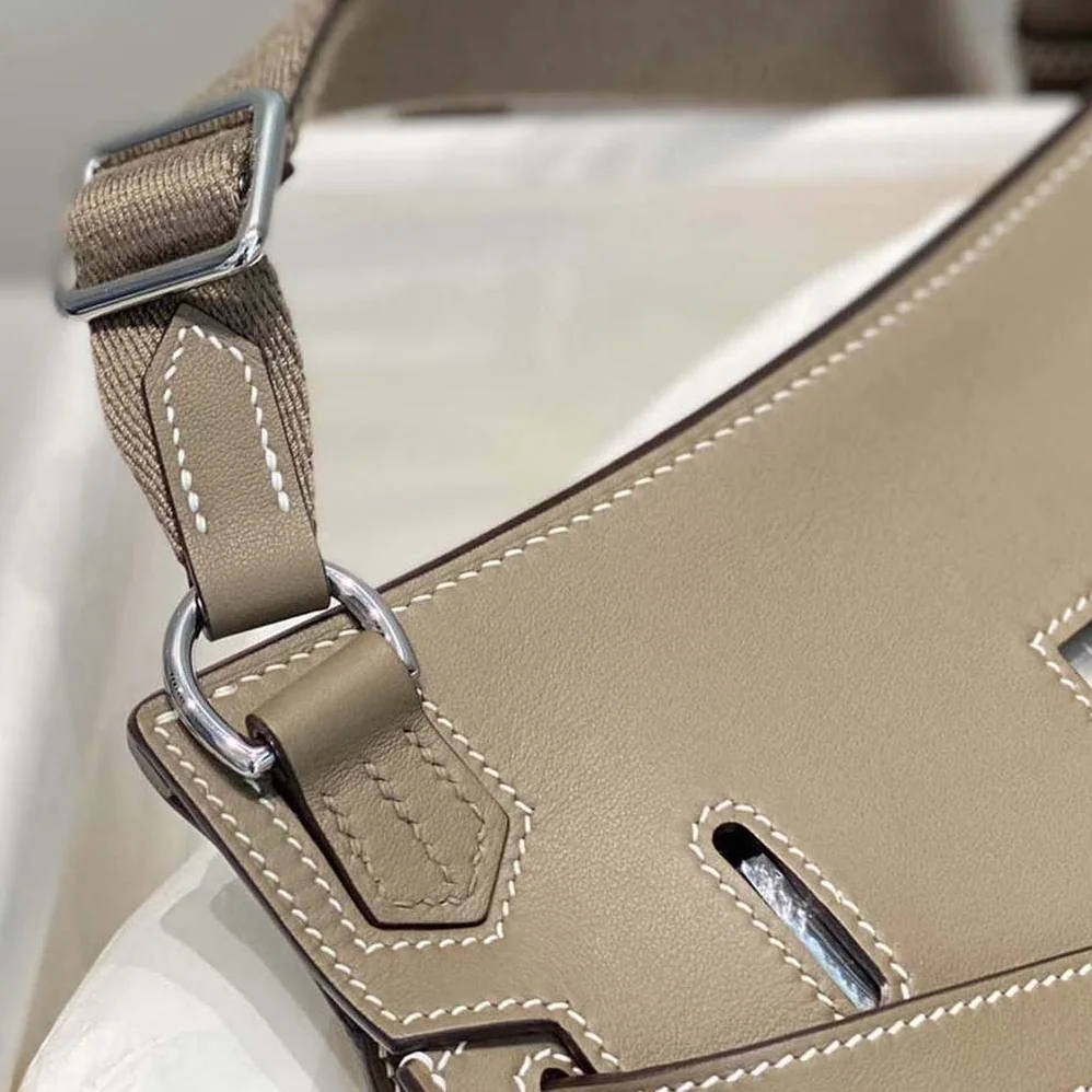 Hermes Jyspiere in Evercolor Leather for Women in Gray Hermes Jyspiere in Evercolor Leather for Women in Gray