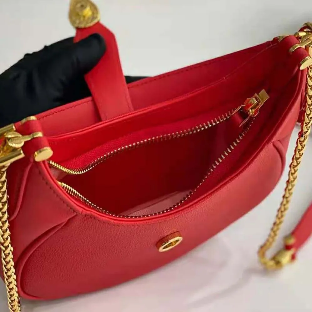 Bvlgari Serpenti Ellipse Crossbody Bag in Calf Leather for Women in Red Bvlgari Serpenti Ellipse Crossbody Bag in Calf Leather for Women in Red