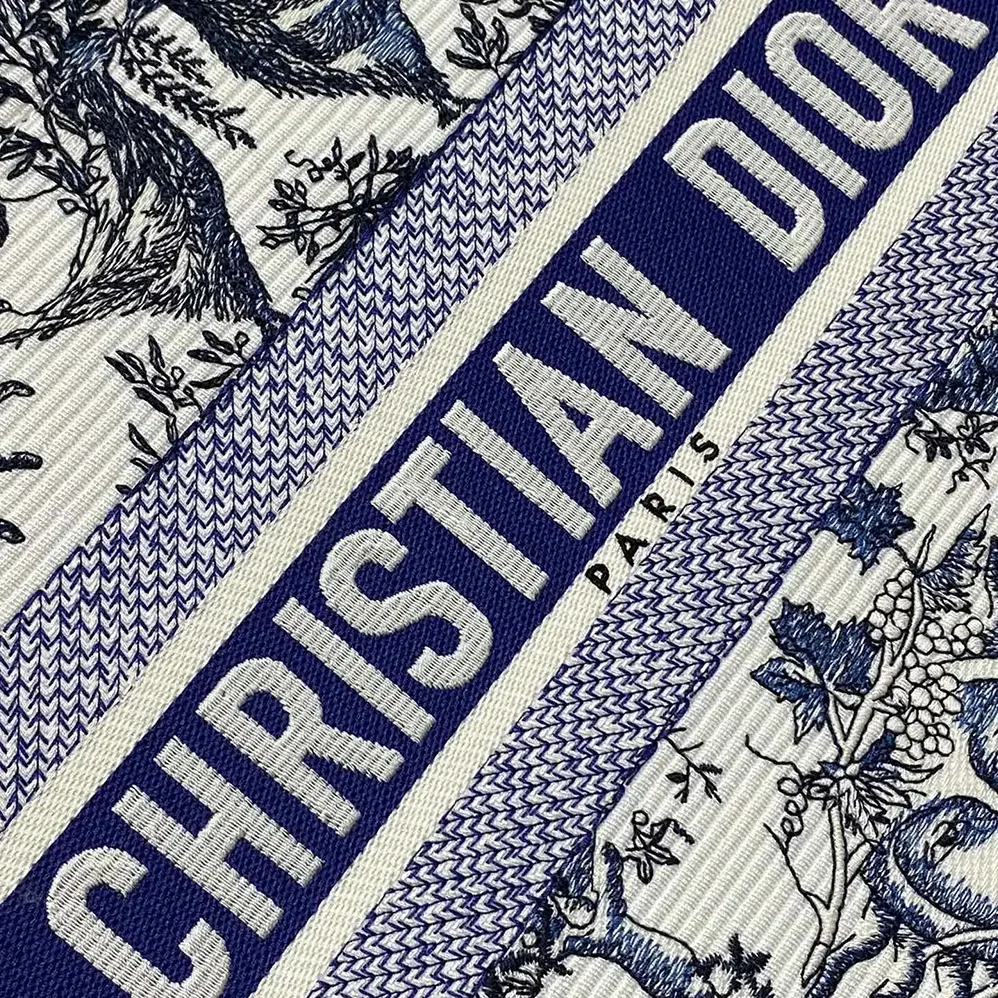 Dior Medium Dior Book Tote White and Navy Blue Toile de Jouy Soleil Embroidery for Women Dior Medium Dior Book Tote White and Navy Blue Toile de Jouy Soleil Embroidery for Women