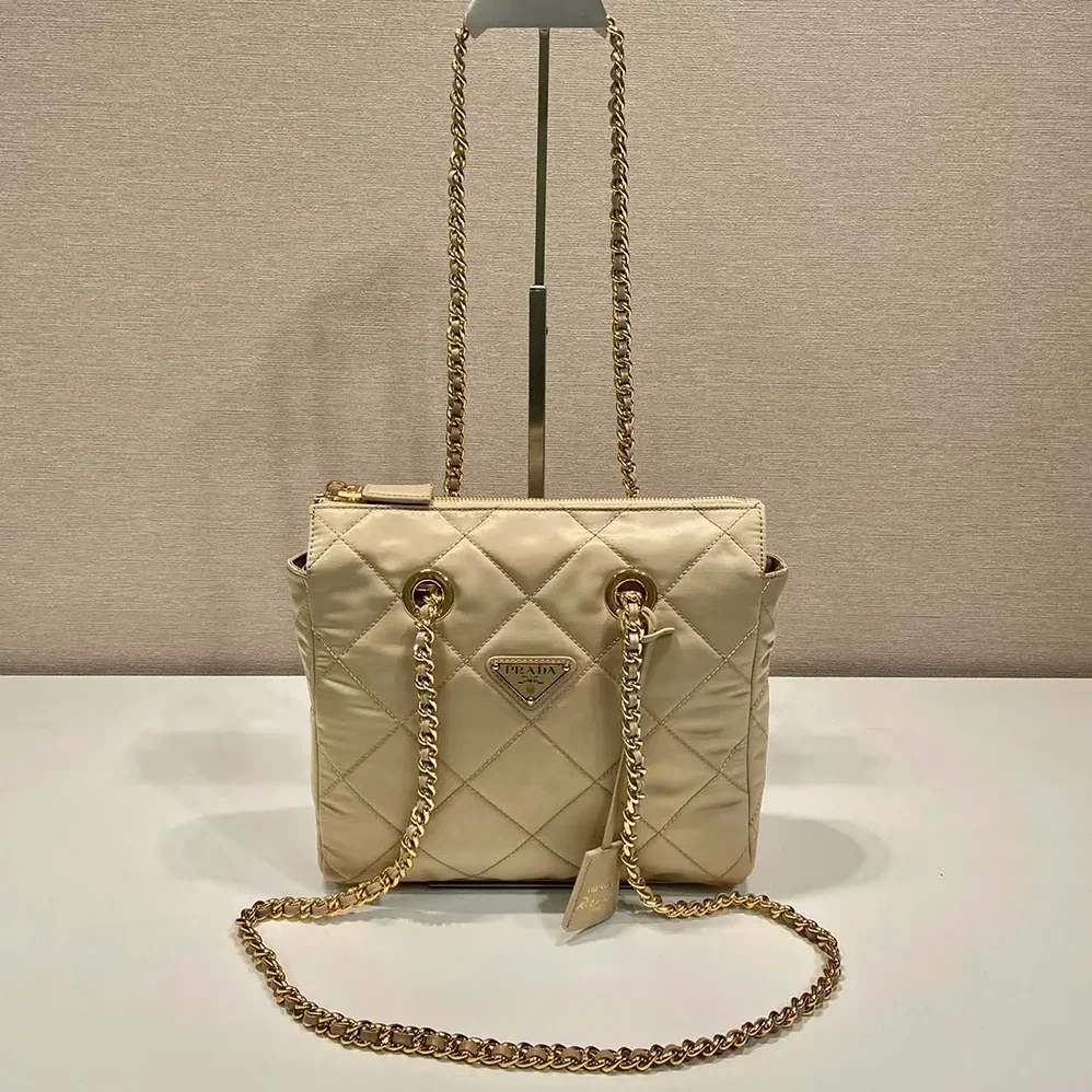Prada Prada Re-Edition 1995 Chaîne Re-Nylon Tote Bag for Women in Beige Prada Prada Re-Edition 1995 Chaîne Re-Nylon Tote Bag for Women in Beige