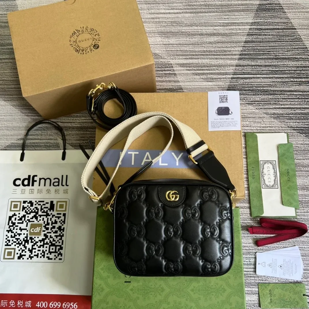 Gucci Matelasse Shoulder Bag Black Gucci Matelasse Shoulder Bag Black