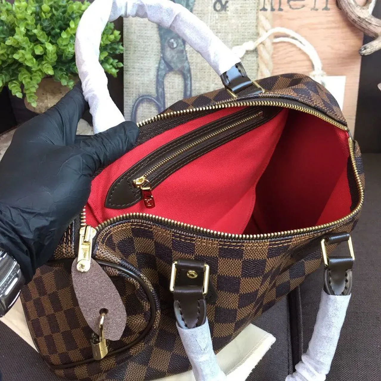 Louis Vuitton Speedy 30 Top Handle Bag / Brown Damier Ebene Canvas Gold Hardware