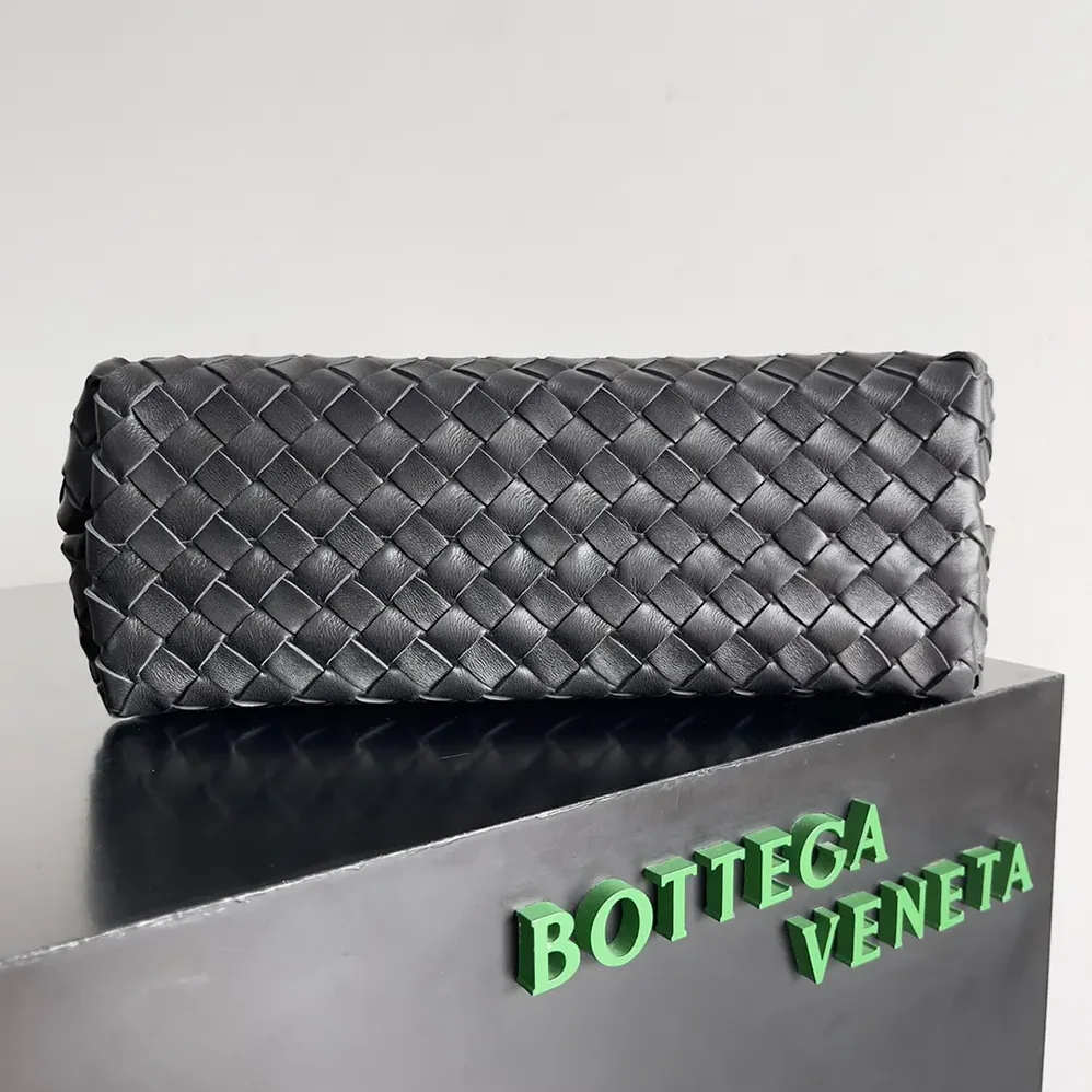 Bottega Veneta Medium Andiamo in Supple Intrecciato Leather for Women in Black/Silver Bottega Veneta Medium Andiamo in Supple Intrecciato Leather for Women in Black/Silver