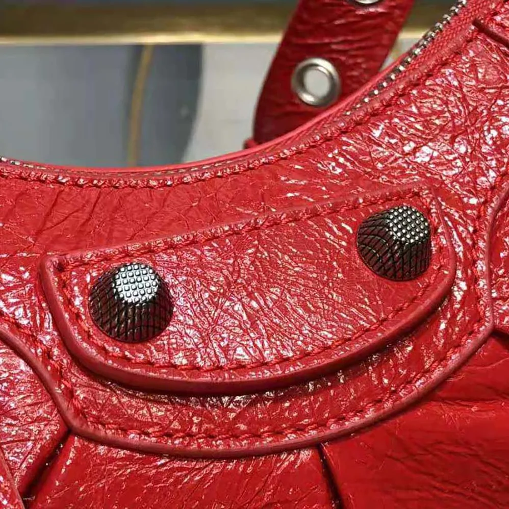 Balenciaga Le Cagole XS Shoulder Bag in Red for Women Balenciaga Le Cagole XS Shoulder Bag in Red for Women