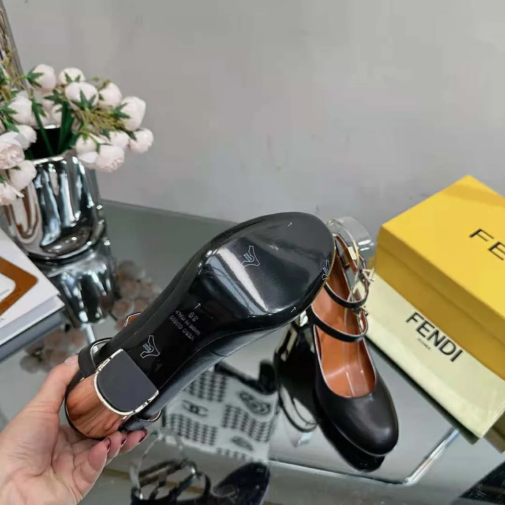 Fendi Delfina Black Leather High-Heeled Pumps for Women in Black Fendi Delfina Black Leather High-Heeled Pumps for Women in Black